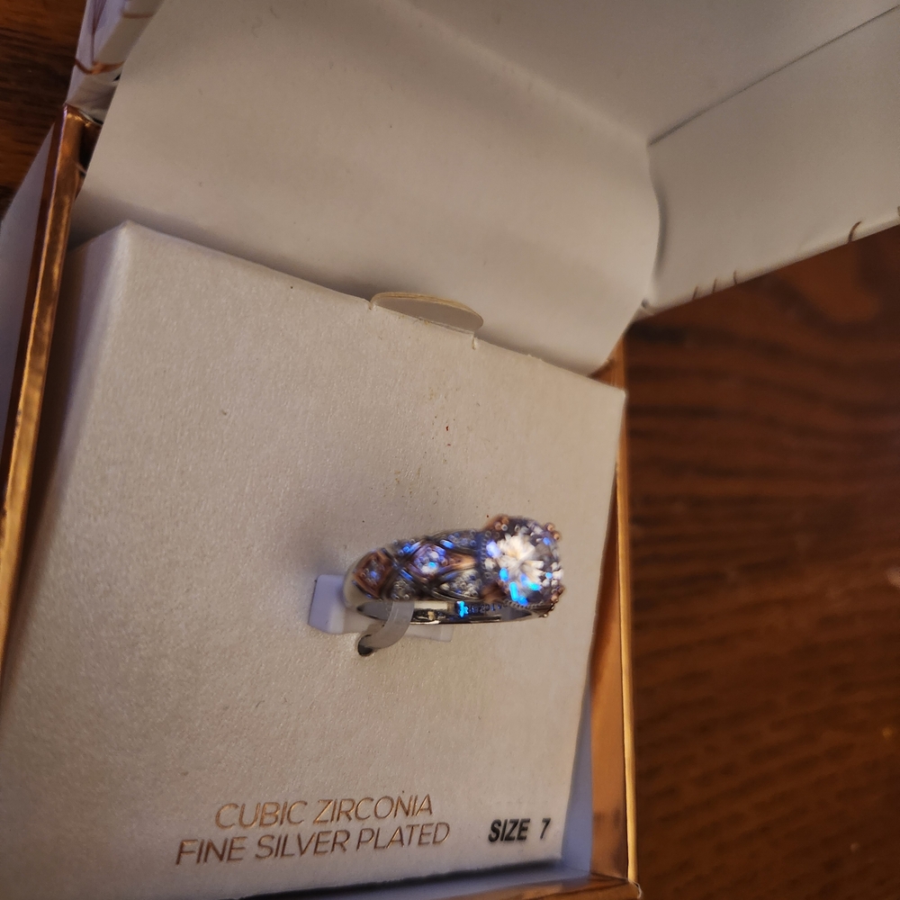 Silver Cubic Zirconia Ring - Picture 4 of 6